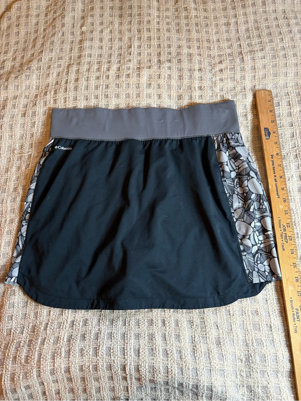 Columbia Black and Gray Athletic Skort with Patterned Side Panels
